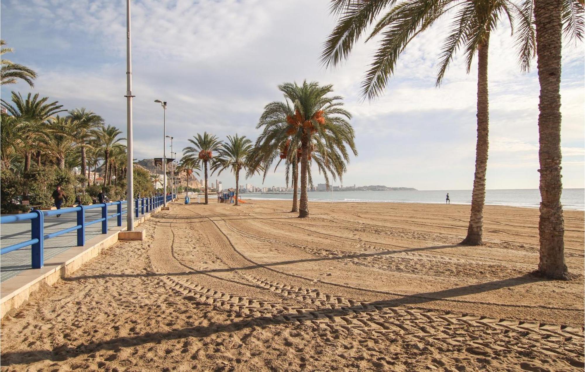 3 Bedroom Gorgeous Apartment In Alicante Eksteriør bilde
