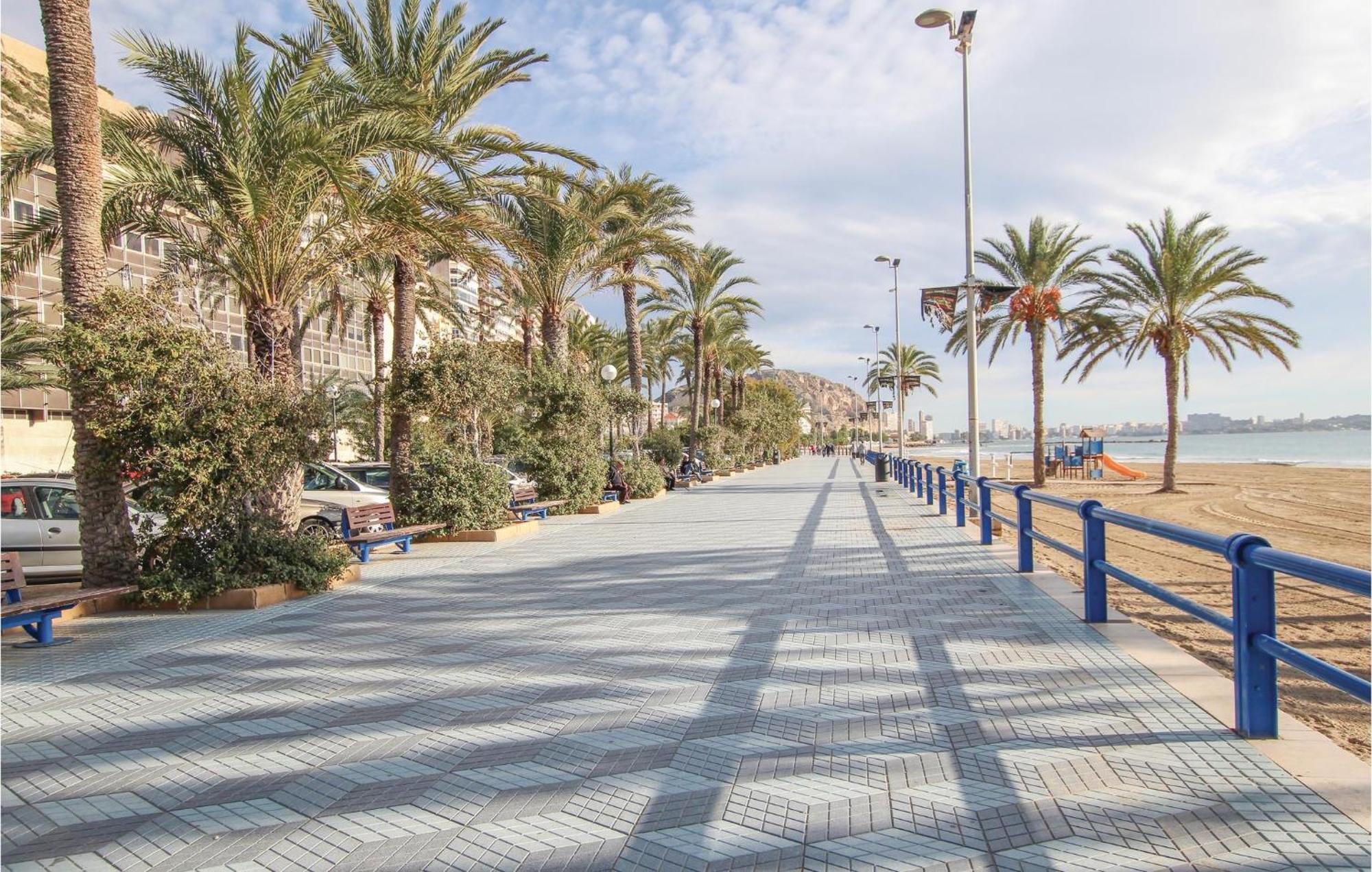3 Bedroom Gorgeous Apartment In Alicante Eksteriør bilde